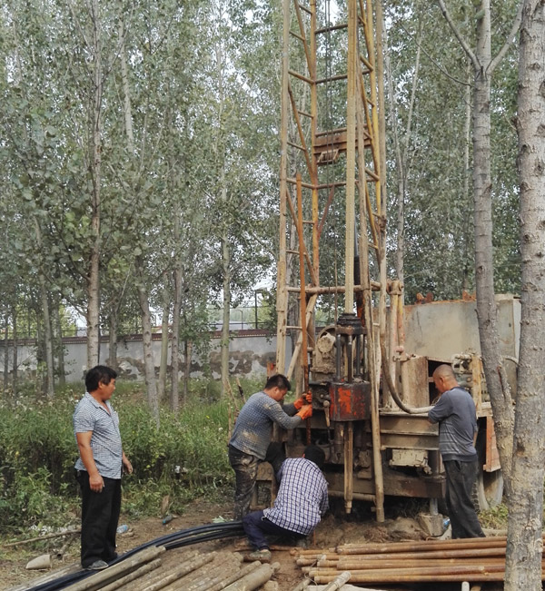 廊坊地源熱泵施工過程-鉆機打孔 廊坊地源熱泵施工過程-鉆機打孔